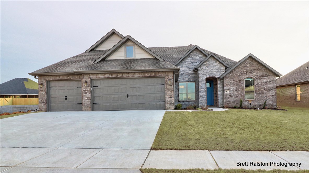 This one level home is a dream. You'll love the breezy flow of this open floor plan. Beautiful 4 bedroom home with designer finishes, custom cabinets, covered back patio, plumbed for gas grill on covered back patio, stainless steel appliances, community pool, clubhouse, basketball court and fishing pond. Located behind Bentonville West High School and in the highly desired community of Diamond Estates.