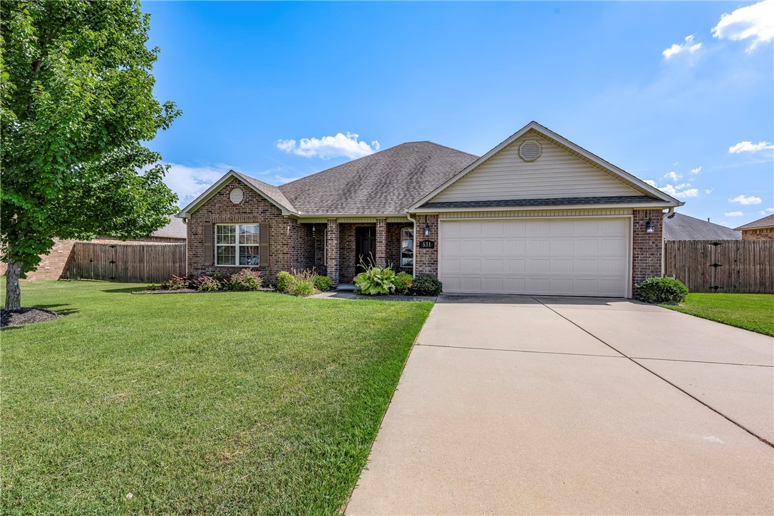This charming 4-bedroom, 2-bath home combines convenience with comfort. The split floor plan ensures privacy, while the vaulted ceilings and open common areas create a welcoming atmosphere. With its large eat-in kitchen and proximity to top-rated schools, itās the perfect home for families or anyone looking to enjoy the best of Centerton living.