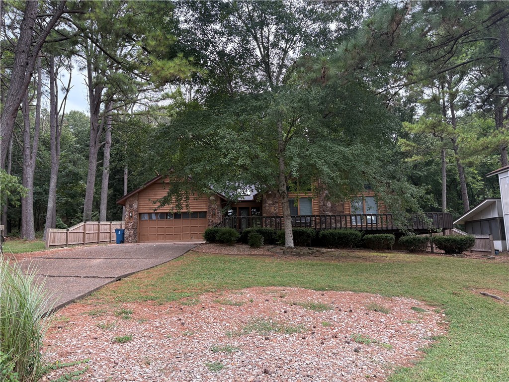 Three bedroom two bath home in Bentonville schools district. Lake Windsor view.
Fenced yard, fire pit in backyard.
This home is available for a 12 month or longer lease, available non-furnished & furnished- negotiable - Formerly nightly rental.