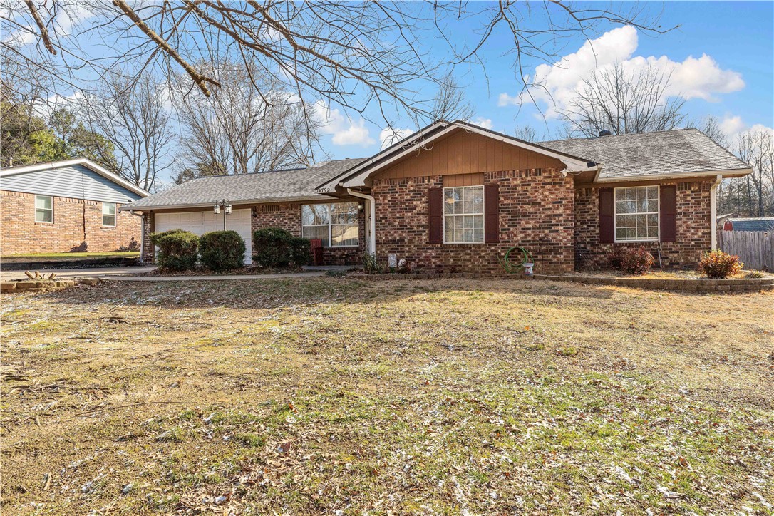 Motivated Sellers! Sweet location on a quiet street. This home offers the perfect blend of rural tranquility and suburban convenience, ideal for those who appreciate a little extra space while being close to Siloam Springs' amenities. Home needs some TLC and while Seller will do no repairs, is offering an 8K credit at close with an acceptable offer. Seller has procured estimates for cracked windows in sunroom and for damaged flooring. Kitchen fridge conveys. New roof in Sept. 2019. First time homebuyer or investor opportunity. Rural Development Financing eligible.
Outdoor security cameras do not convey.
With easy access to Highway 412, youāre just minutes from Siloam Springs' charming downtown, John Brown University, shopping, and Siloam Springs Regional Hospital. Outdoor enthusiasts will love the proximity to City Lake Park, biking trails and fishing spots, while Northwest Arkansasā booming job market and amenities are just a short drive away.