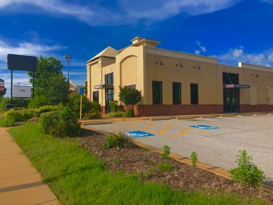 This restaurant space is in a central location and ready to be rebranded into your business. This 3040 SF building is located on S Bloomington Street with 32,000 Traffic Count. The area boasts a large number of houses as well as a large number of businesses.