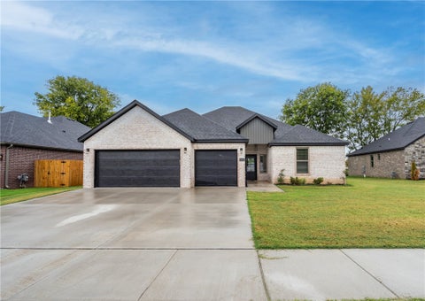 Photo of 808 W Kelley Ann Street, Siloam Springs, AR 72761 (MLS # 1365310)