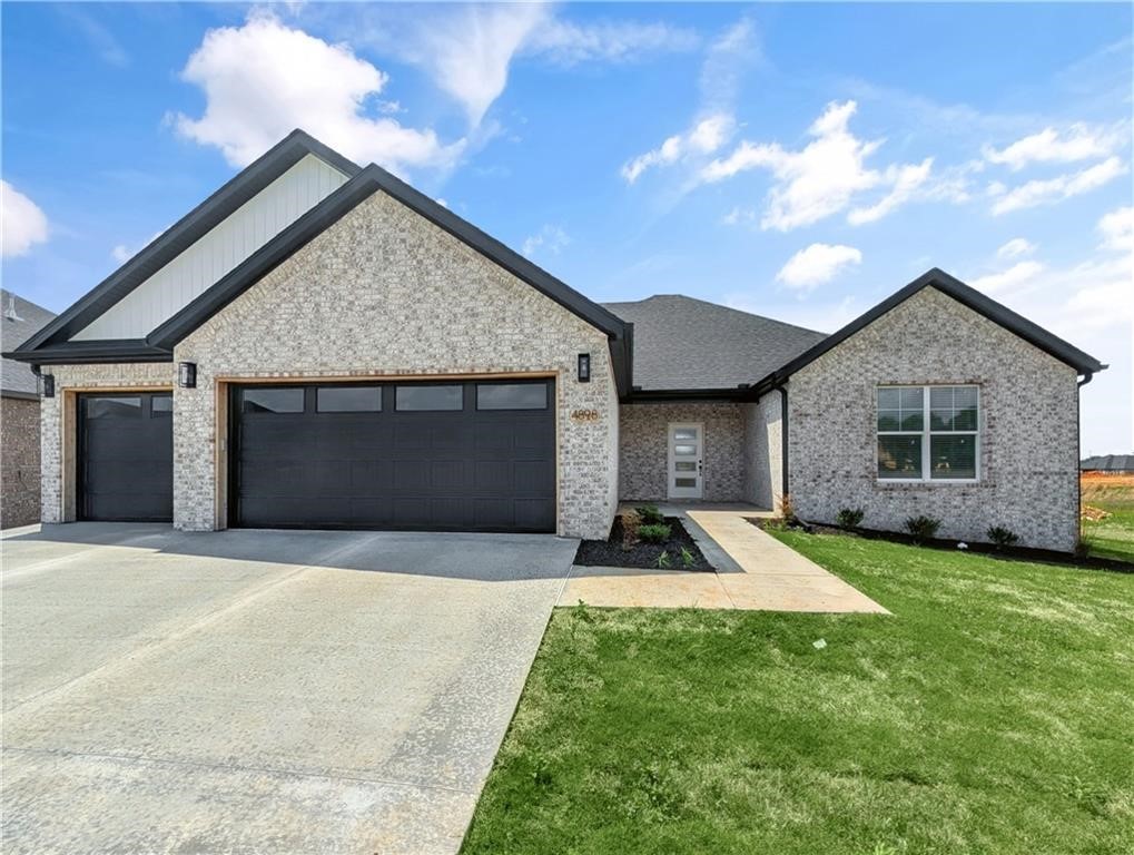 New Construction Home in Spring Creek Farms in Springdale. Well built 4 bed, 2.5 Bath, 3-Car Garage Split Floorplan home with covered back patio, large living room with vaulted ceiling, fireplace. spacious kitchen with large island, custom cabinets, built-In gas cooktop, built n oven, microwave with fully vented hood. Master suite has Tray Ceiling, Dual Vanity, Freestanding Soaker Tub, Full Custom Tile Shower, And A Walk-In Closet. Bench/Drop Zone Just Off The Garage Entry.