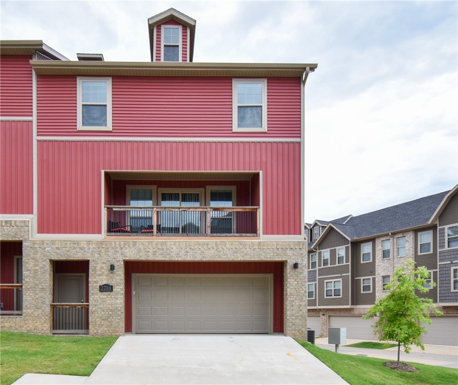 Great furnished RAZORBACK condo with easy access to U of A, shopping, interstate and more! Two car garage on first level. Kitchen, dining, living on second level with all bedrooms on the third level. All appliances including full-sized washer/dryer. Covered balcony. Approved pets permitted with $500 non-refundable pet fee plus additional $25 monthly pet rent for each pet. Please note, there is no fenced yard.