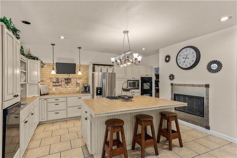 Photo of 8211 Chestnut Drive, Rogers, AR 72756 (MLS # 1333986)