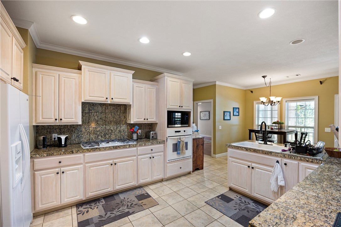 ROCK WALL HEIGHTS - Residential