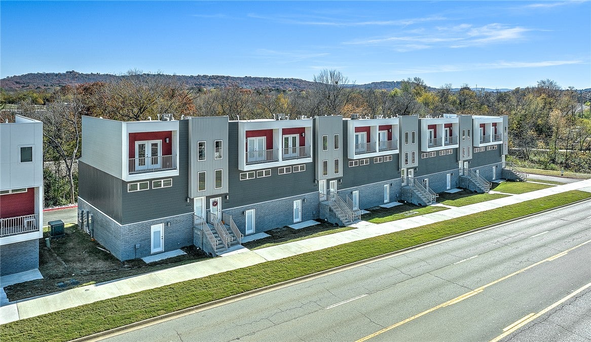 1512 S Razorback Road