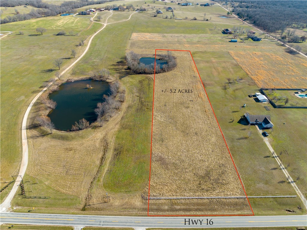 This beautiful 5.2 acres with a pond gives you that country feel you have always wanted with only being 10 minutes to Siloam Springs or 20 minutes to Fayetteville. This would be a perfect spot to build your dream home on.