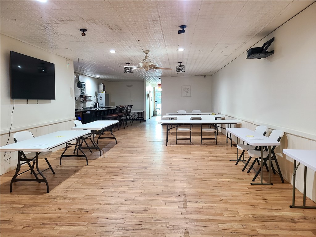 Gravette Orig Gravette - Commercial Lease