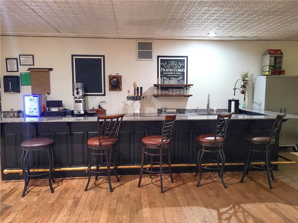 Gravette Orig Gravette - Commercial Lease