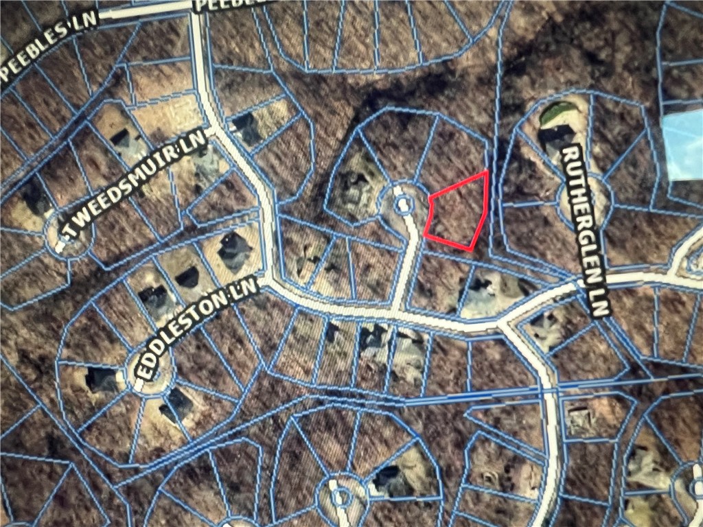 Large & Buildable, Amenity-Rich Highlands Lot! Less than 1 mile from Branchwood Golf and Rec Center with Swimming, Pickle Ball, Tennis, Nature Trails and more! Near Loch Lomond as wall as 1-49. Priced to sell quickly.