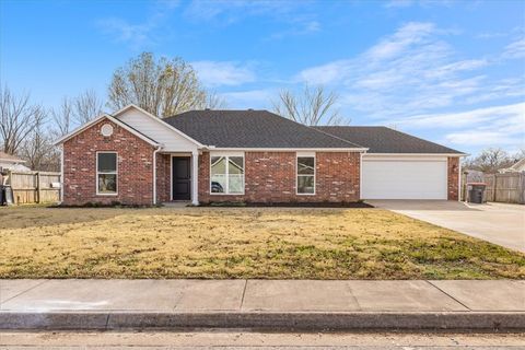 Photo of 2233 N Brandi Avenue, Fayetteville, AR 72701 (MLS # 1337990)