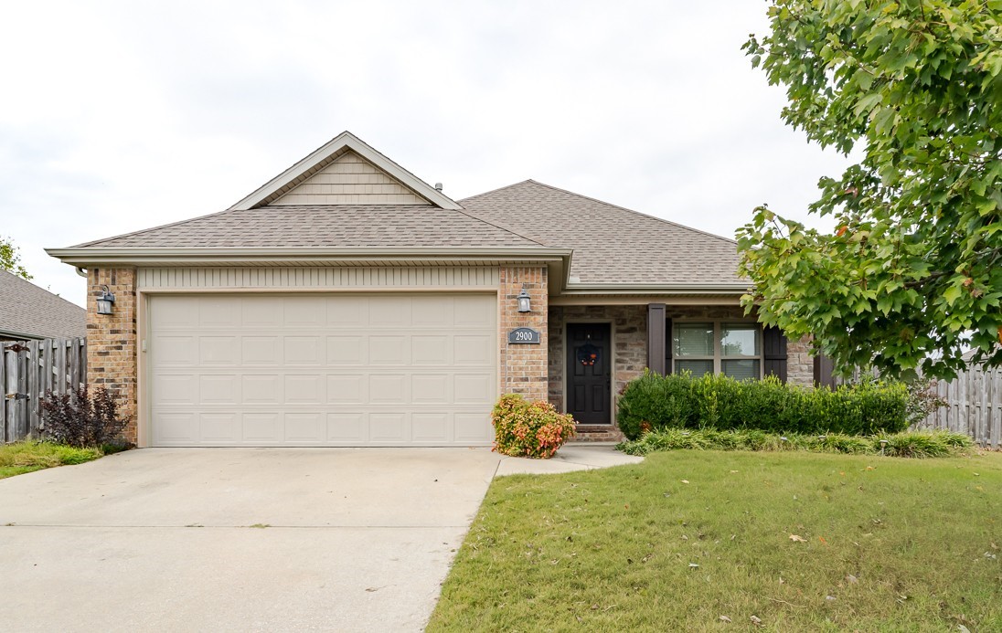 Check out this charming and well-maintained home in the heart of Fayetteville! This 3-bedroom, 2-bath home offers an open-concept layout perfect for entertaining. The kitchen boasts energy-efficient appliances, refrigerator included. This home is move-in ready and just waiting for you to make it your own. Stroll to Razorback Greenway trails, Holcomb Elementaryās disc golf, or Gary Hampton softball complex nearby. Most items in home are negotiable.