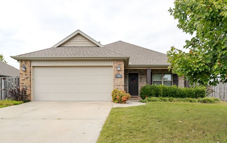 Check out this charming and well-maintained home in the heart of Fayetteville! This 3-bedroom, 2-bath home offers an open-concept layout perfect for entertaining. The kitchen boasts energy-efficient appliances, refrigerator included. This home is move-in ready and just waiting for you to make it your own. Stroll to Razorback Greenway trails, Holcomb Elementaryās disc golf, or Gary Hampton softball complex nearby. Most items in home are negotiable.