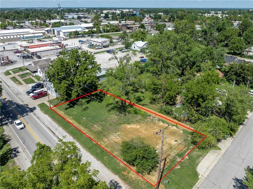 Prime Downtown Rogers Development Opportunity – Located on the corner of AR Hwy 12 and N C st in the heart of thriving Downtown Rogers, this corner, cleared lot offers endless potential for your next project. Zoned T4.2, it supports a variety of uses including mixed-use, multi-family, and commercial—making it ideal for retail, residential, office, or a combination of all three. With all utilities already on site and a 9,000 daily traffic count, this high-visibility location is poised for growth. Future city plans include a nearby roundabout and a direct connection to the Razorback Greenway, enhancing accessibility and appeal. Situated just steps from shopping, dining, and entertainment, 321 Locust is a rare opportunity to invest in one of Northwest Arkansas’s most vibrant and walkable communities. Property Highlights:
Corner lot in Downtown Rogers — Zoned T4.2 – mixed-use, multi-family, commercial — 9,000 vehicles per day traffic count — All utilities on site. Future roundabout & Razorback Greenway connection.
