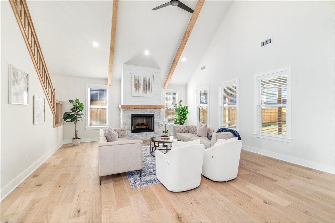 ARLINGTON SUB PH 2-PEA RIDGE - Residential