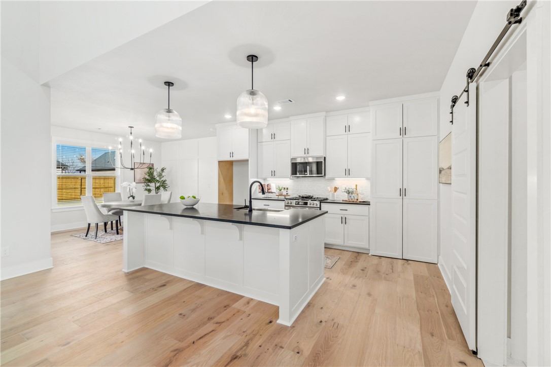 ARLINGTON SUB PH 2-PEA RIDGE - Residential