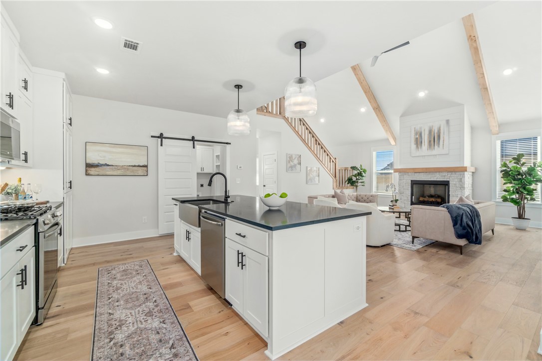 ARLINGTON SUB PH 2-PEA RIDGE - Residential