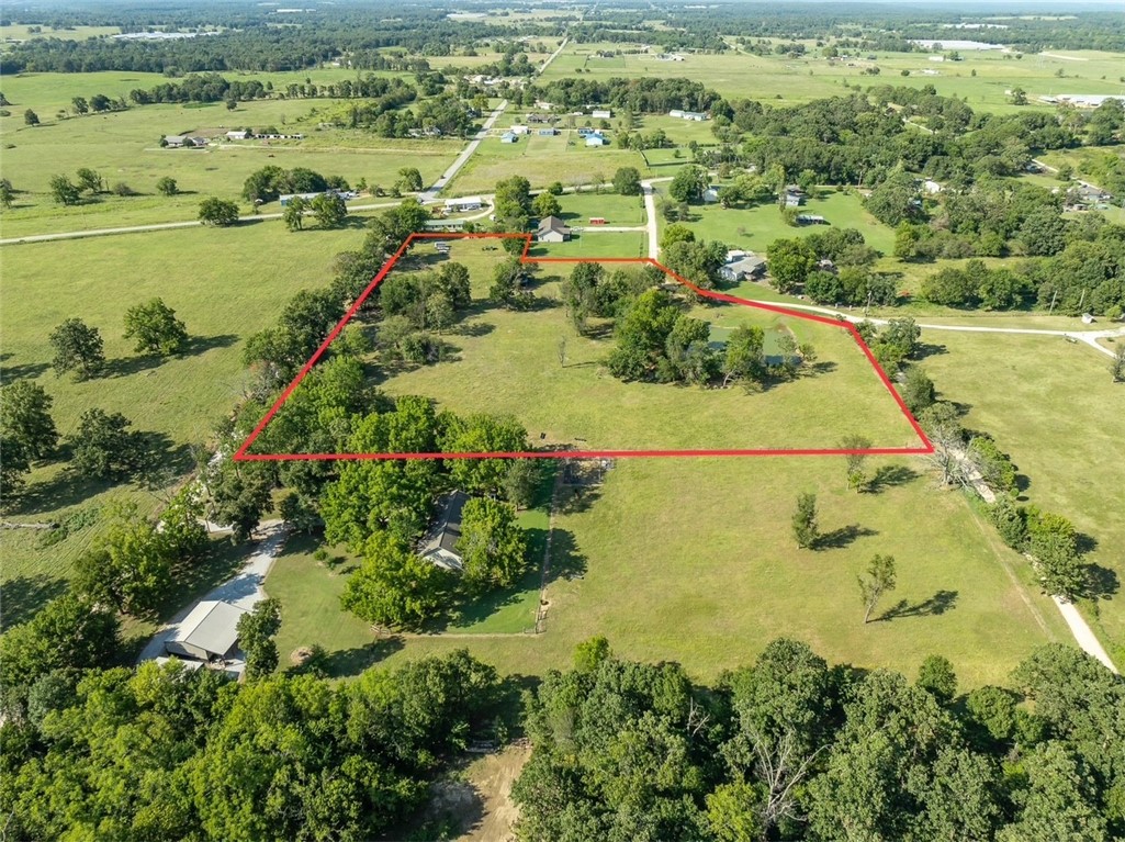 7.54 Pristine acres in the heart of rapidly growing Gravette! This gorgeous parcel is fully fenced, has 4 gate entrances (2 on Earl Rd & 2 on Dow-these are premium metal & solar powered for remote entry), 2 Loafing sheds, & a 3/4-acre pond. Public water & electricity are on-site. Build your dream home here or enjoy the hobby farm life with your cattle. Home and 5 acres next door also available MLS#1321299. Don’t miss this one!!
