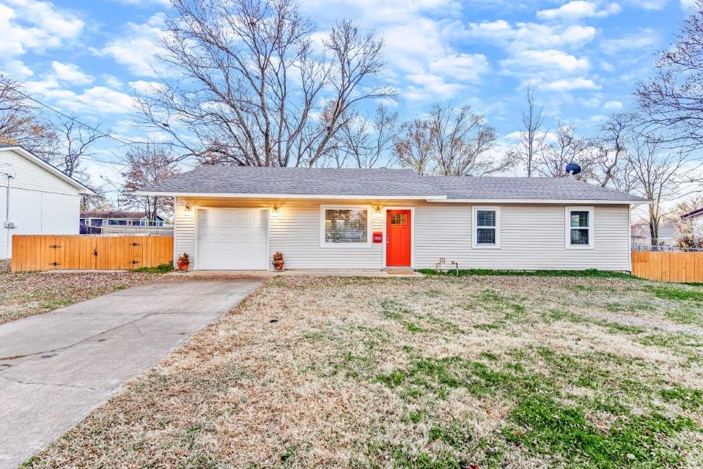 Photo 1 of 16 — 904 SE 4th Street, Bentonville, AR 72712