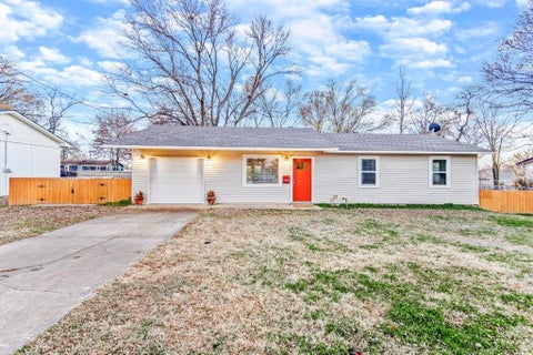 Photo of 904 SE 4th Street, Bentonville, AR 72712 (MLS # 1355268)