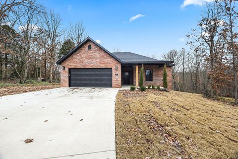 Photo of 1 Cardenden Lane, Bella Vista, AR 72715 (MLS # 1330307)
