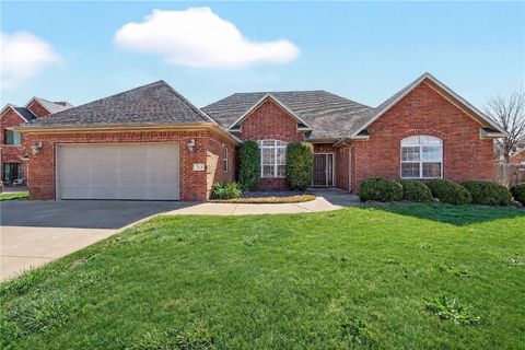 Photo of 713 SW Brighton Drive, Bentonville, AR 72712 (MLS # 1340073)