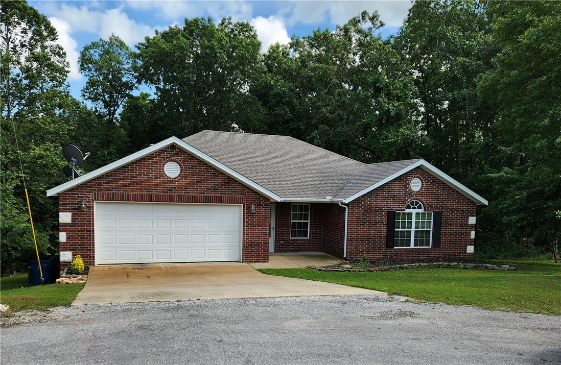 1 Year Lease $1650.00 per month Security Deposit $1650.00 1650 sq ft 3 bedroom 2 bath home. 2 master size bedrooms, a secluded quiet wooded lot at the end of a small cul de sac. This one wonāt last for long! Pets negotiable with a $300.00 Pet Deposit and $50.00 per month pet rent. All applicants 18 years and older $35.00 credit/criminal history fee.