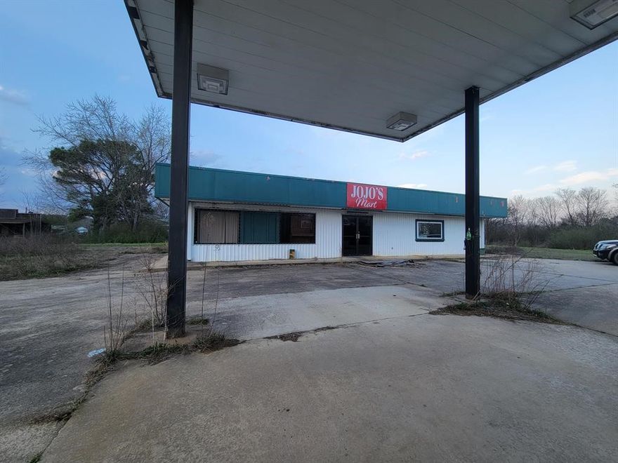 Looking for the perfect location to start or expand your business? This versatile commercial property, formerly a convenience store, it is ready for you and offers a wealth of possibilities! Situated on 0.78 acres, this property features a new HVAC system, a new walk-in cooler, and ample space for a variety of business ventures. Business Opportunity - With essential infrastructure already in place, you can open your doors in no time. Spacious Interior - Includes a kitchen area and a seating area, ideal for a restaurant, deli, or cafe. Walk-In Cooler - Perfect for a grocery, butcher shop, or beverage store. Covered Area - Previously used for gas pumps, this space can be repurposed for outdoor dining, a farmers' market, or food trucks. Also includes a smoke house.