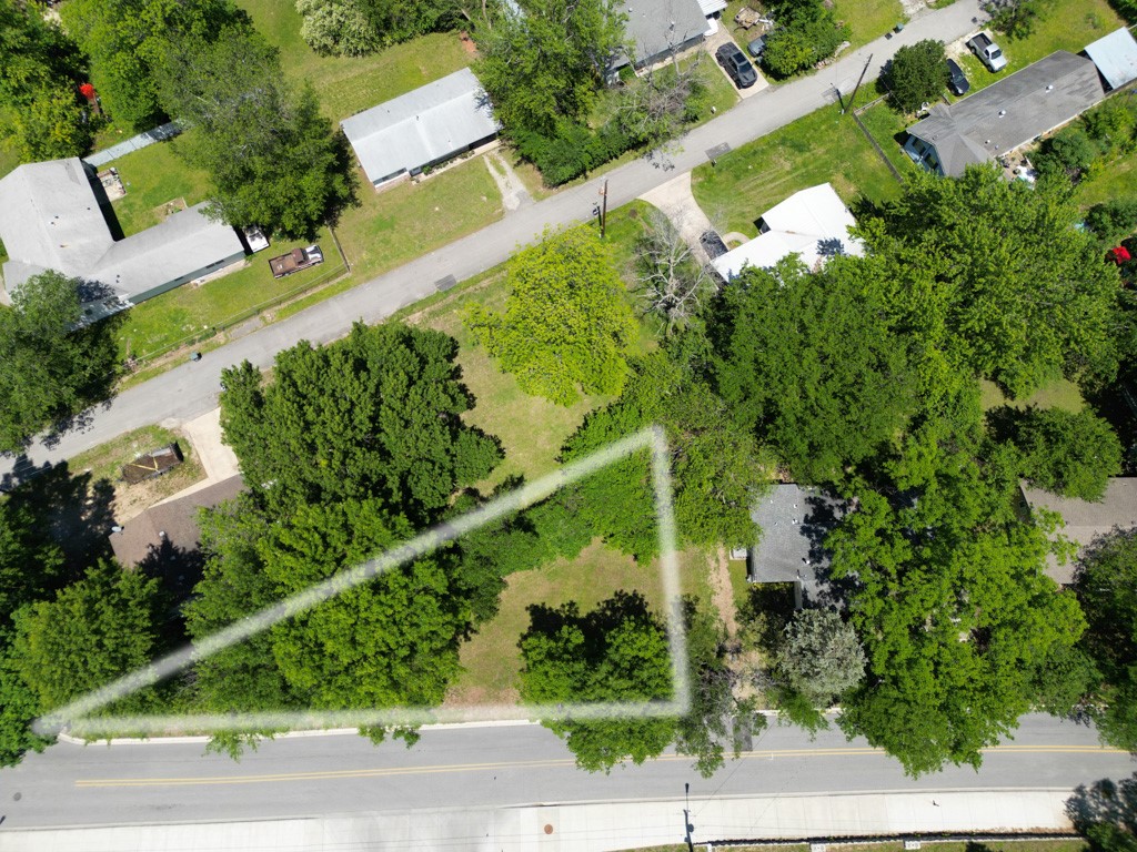 Prime RI-U Zoned Lot Ready to Build – Water Tap & Curb Cut in place. Located in an Opportunity Zone.
Rare opportunity just blocks from the University of Arkansas! This vacant lot is zoned for flexible residential infill development in one of Fayetteville’s fastest-growing corridors. Located directly across from a covered bus stop, the property also offers excellent walkability to campus, Lewis Park, Harp’s Grocery, and popular local dining. Enjoy a quiet neighborhood vibe with unbeatable city access. New survey conveys. For a strategic investment portfolio package consider the adjacent properties at 1230 & 1236 W Mt Comfort Rd (MLS 130802)