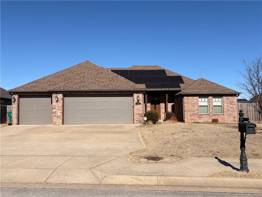 Stunning 4BR/2BA smart home: 1440 Aniston Rd, Centerton! Built in 2015, this 2,006 sf brick beauty blends modern tech w/ rustic charm. Enjoy a large living room with soaring ceilings, wood-look tile, gas fireplace, recessed lighting, and built-in speakers. The gourmet kitchen features granite counters, stainless steel appliances, tiled backsplash, gas range, large pantry, and a coffee nook with floating shelves.
The spacious master suite boasts a tray ceiling, dual vanity, walk-in shower, soaker tub, and walk-in closet. Smart home features include solar panels (low electric bills!), Nest thermostat, smart lock, & Vivint security wiring. Outdoor living shines with a covered patio (natural gas hookup, TV connection, ceiling speakers), fire-pit area, and huge backyard.
Located in the top-rated Bentonville School District, near McKissic Springs Park and Centerton’s up-and-coming downtown. Country feel with city convenience—close to schools, parks, and easy airport access. A must-see!