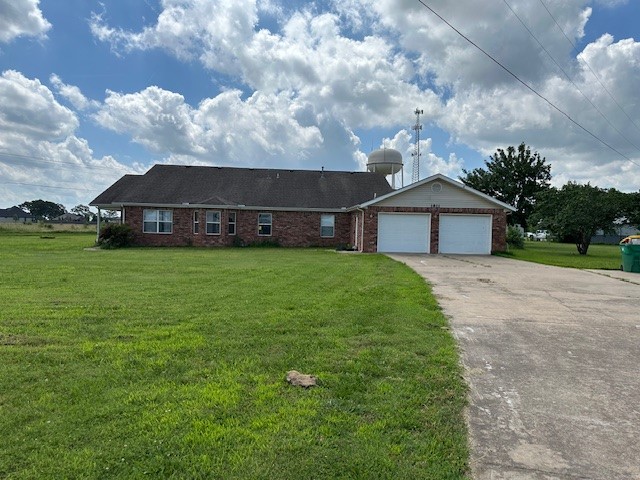 This property is only minutes from schools, shops, and restaurants. The duplex with its own serperate driveway offers 3 bedrooms, 2 baths, and over-sized 2 car garage. Features include open floor plan, large utility room, and covered patio. Primary suite bathroom has separate jetted tub/shower. Refrigerator provided Credit and background check required
