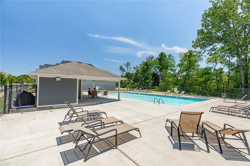 Town Homes At Forest Hills - Residential