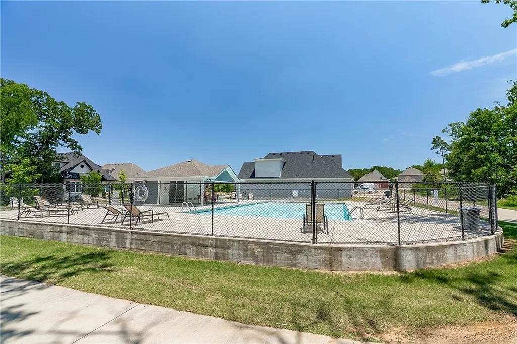 Town Homes At Forest Hills - Residential