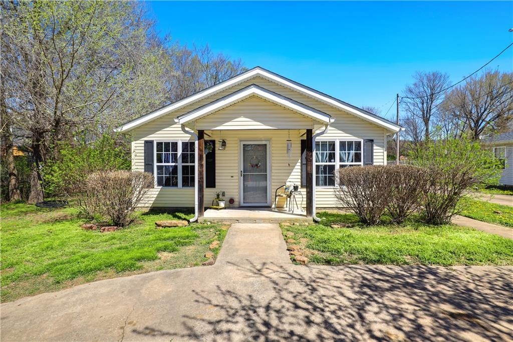 *Please note this is a no cat property, 2 dogs are allowed with applicable pet fees*
This home sits on a quiet street with established neighbors, yet close to downtown Fayetteville. Beautiful flowering trees can be seen from the windows as natural light fills the space. Features include wood flooring, an eat-in kitchen, and extra storage. The neighborhood has trails leading to the UofA and the Fayetteville Public Library. Easily accessible from I-49, just one block from Walker Park, and minutes from Reagan Farms, restaurants, shopping, and schools. This adorable home in a desirable location won’t last long!
We do not advertise on Craigslist or Facebook Marketplace.
S.A.F.E. Property Management residents are enrolled in the Resident Benefits Package (RBP) for $35.00/month which includes liability insurance, credit building to help boost the resident’s credit score with timely rent payments, up to $1M Identity Theft Protection, HVAC air filter delivery...etc.