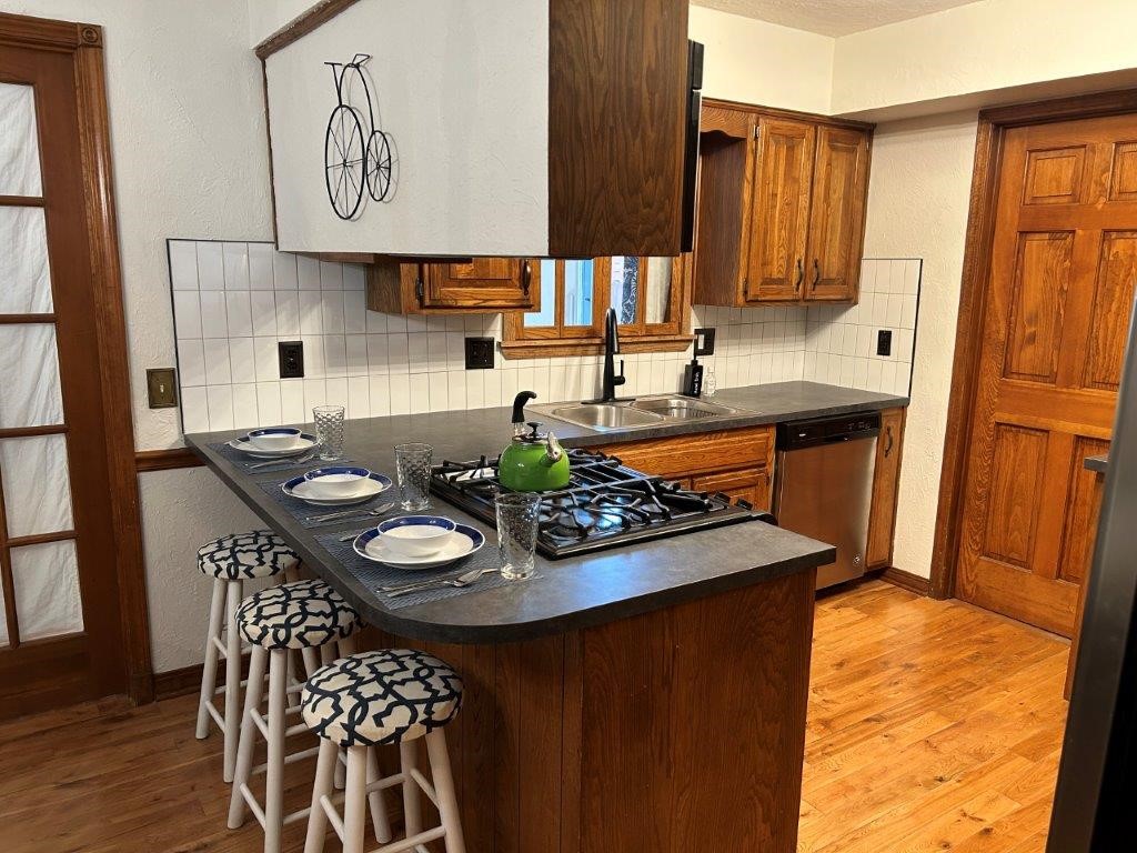 Half a mile from the Bentonville Square w/sidewalks all the way! Kitchen and bathrooms recently remodeled. Close to all the fun in downtown Bentonville, Crystal Bridges, restaurants, shopping, mountain biking and paved trails, parks, and WM Home Office. Leave the car in the garage or in the carport and go explore without it! $2200/month furnished w/at least a 6-month lease OR unfurnished with at least a 1-year lease. No pets. No smoking. Back den off the kitchen is used as the 3rd bedroom; it has a closet, windows, inoperable fireplace, and 2 exterior doors. All appliances included. We use ice trays, as the ice maker/water dispenser does not work. Furnishings may vary slightly from photos; take a tour!