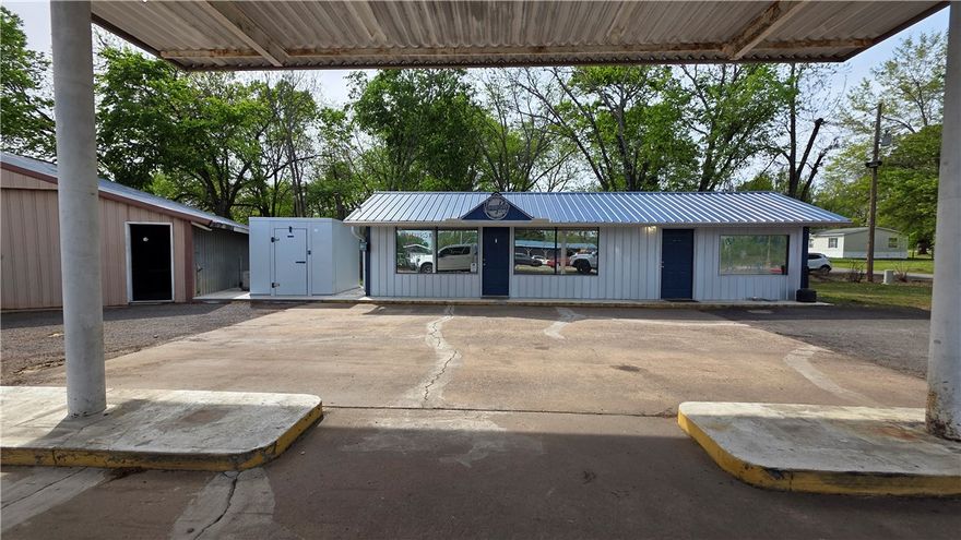 Established barbecue restaurant with dessert food trailer. Complete full service restaurant with kitchen, dining room, and restroom. Next to the restaurant is the smoker, building that houses the smoker, walk in cooler, and food trailer. The food trailer is set up and in use for soft serve ice cream, slushes, shakes,, and malts. The food trailer can be hauled for festivals and events. Turnkey and ready to go restaurant business.