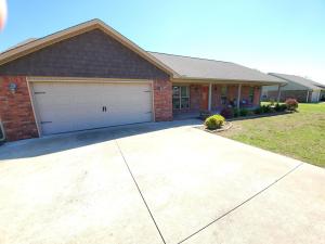 Come see this beautiful house in the Pottsville school distract! This 3 bedroom 2 bath house has great open floor plan and lots of room for the family and the pets! Book your private showing today!