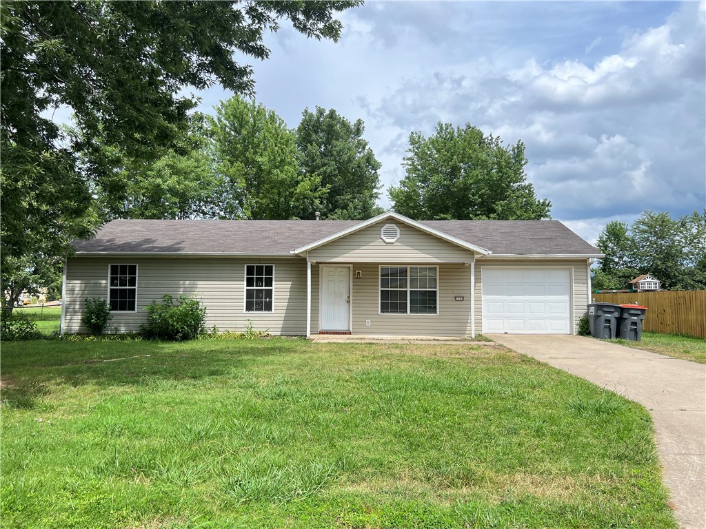 Calling all investors! Donāt miss your opportunity to own this three bedroom, two bath home for under $200,000! Only 15 minutes from Fayetteville, 20 minutes to get to the University of Arkansas. Property is in need of updates and repairs. Sold as is. Thereās endless possibilities with this one; would make a great starter home or add it to your rental portfolio
