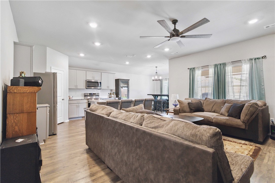Pioneer Woods Ph 3 Gentry - Residential