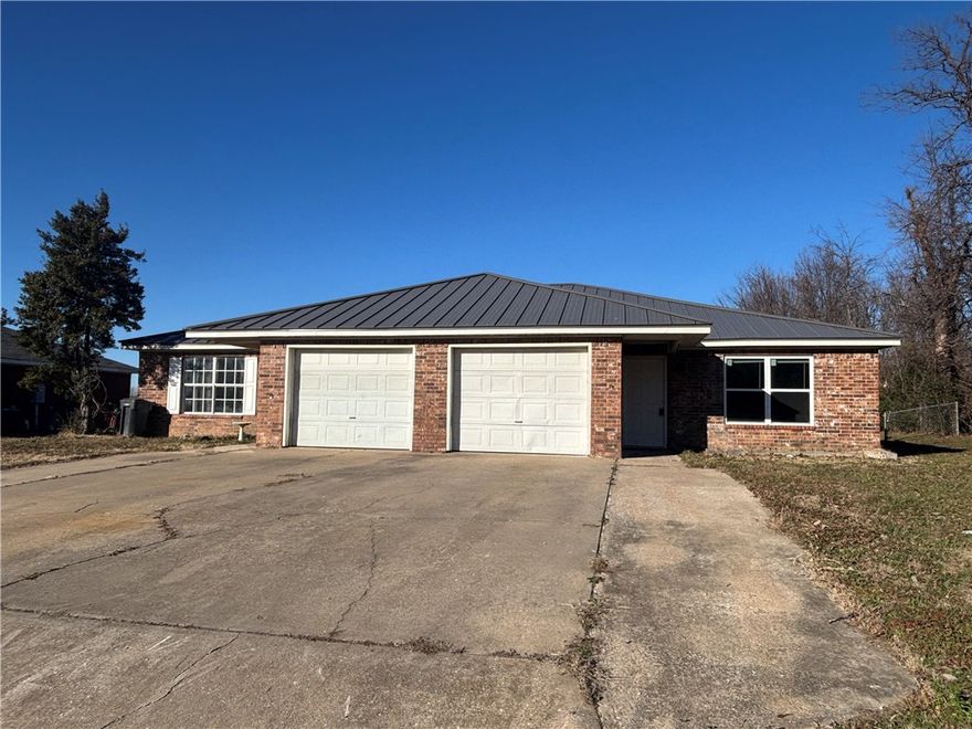 Enjoy this spacious and recently updated 2 bedroom, 2 bath, 1 car garage home with new cabinetry throughout, countertops, LVP flooring, ceiling fans/lighting, walk-in shower, and more! Close to schools, grocery, shopping, & trails. Don't miss out!