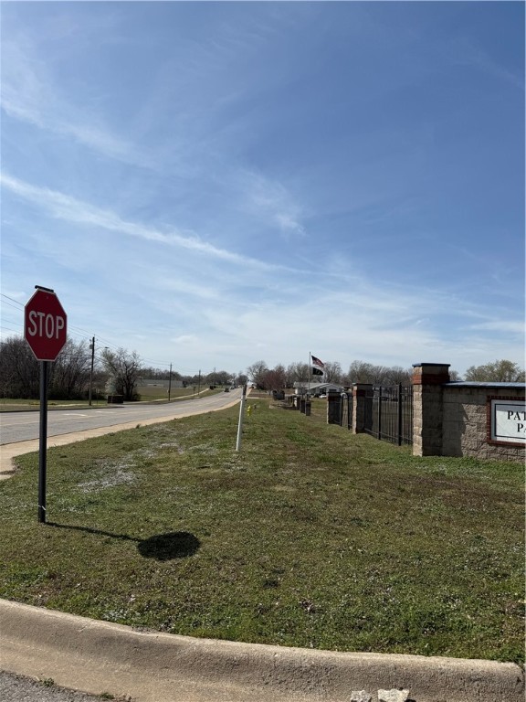 Major road frontage!!! .97-/+ acre of commercial land, its zoned C2 . Buyers must verify with city for their needs .