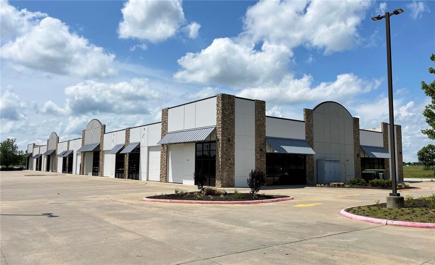 Flex warehouse space for lease in Polo Park Business Campus near the Northwest Arkansas National Airport in Bentonville, Arkansas. Zoned “I-1,” Light Industrial, suitable for several uses (see page three). Location allows for easy access to Highway 12, Highway 112 and Interstate 49 via future XNA bypass connector. Growth in immediate area with new residential developments and quick access to Walmart Distribution Centers and J.B. Hunt Transport corporate offices in Lowell, Arkansas.
• +/- 1,500 to 30,000 square feet available
• $12.00 to $14.00 PSF NNN
• Up to +/- 4.0 acres of additional land for parking
• Tilt-concrete construction
• Future XNA Bypass will provide easy access to Interstate 49