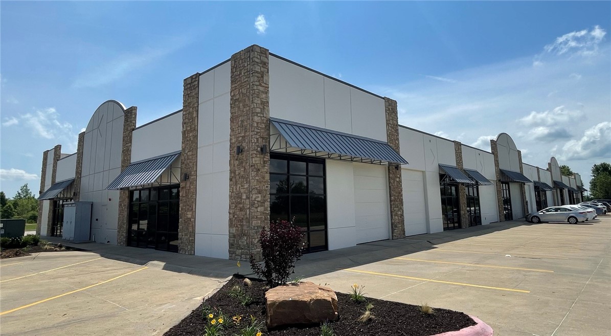 OLD FARM PH 1, THE-BENTONVILLE - Commercial Lease