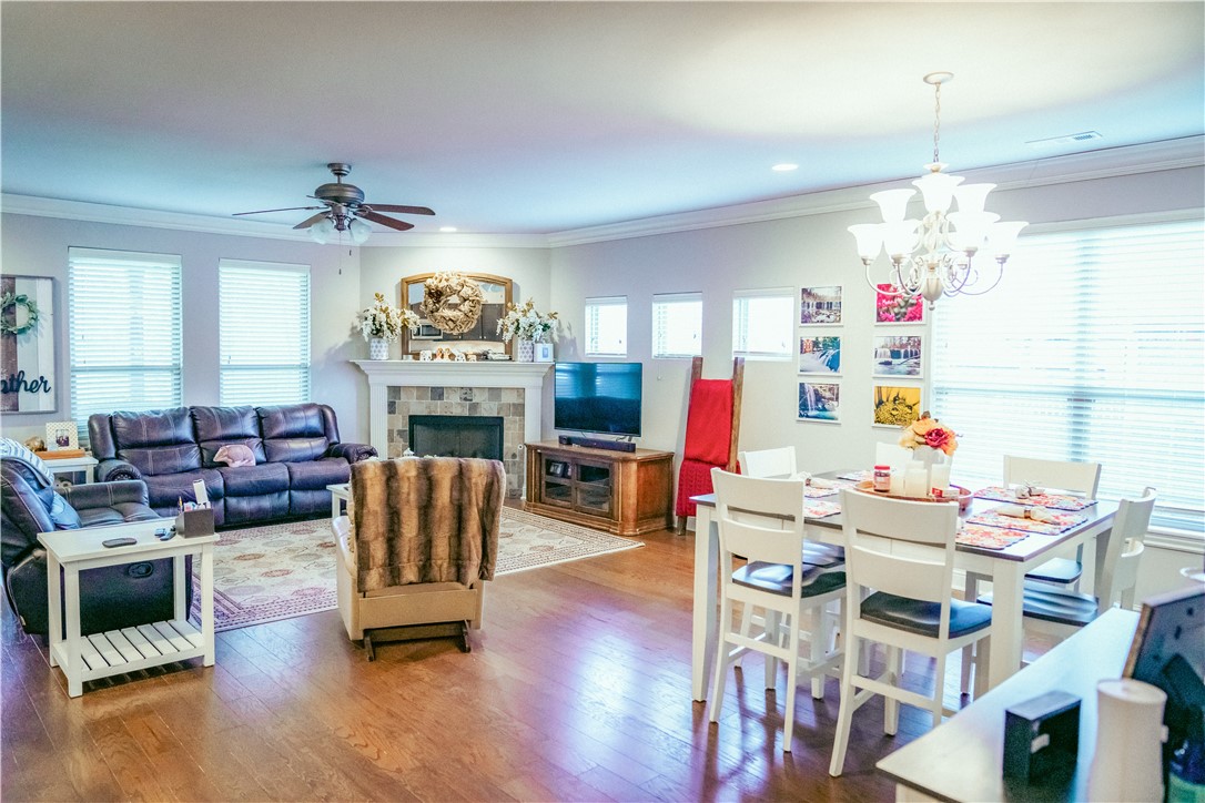 Hamptons, The Cave Spgs - Residential