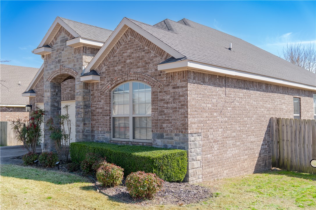 Hamptons, The Cave Spgs - Residential