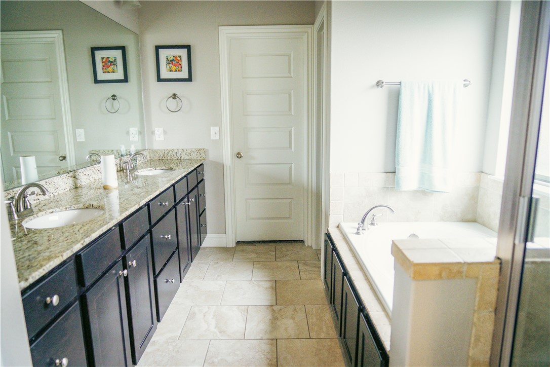 Hamptons, The Cave Spgs - Residential