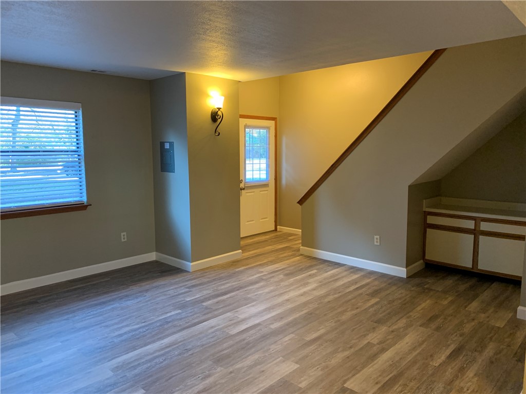 Beautiful and spacious, recently renovated 2 BR/ 1.5 BA townhome ready for move-in. Great central location near downtown shopping and dining, parks and trails, pickleball courts, local public schools and JBU. This townhome was designed to be more like a home than an apartment, with a spacious a floor plan, large kitchen, private balcony, built-in desk, and much more! Call our office today for the most updated availability and to schedule a tour. Agent Owned.
No smoking or vaping allowed on property. No pets. Two reserved parking spaces are included with this townhome. Tenant is responsible for utilities. This townhome requires gas and electric utilities.