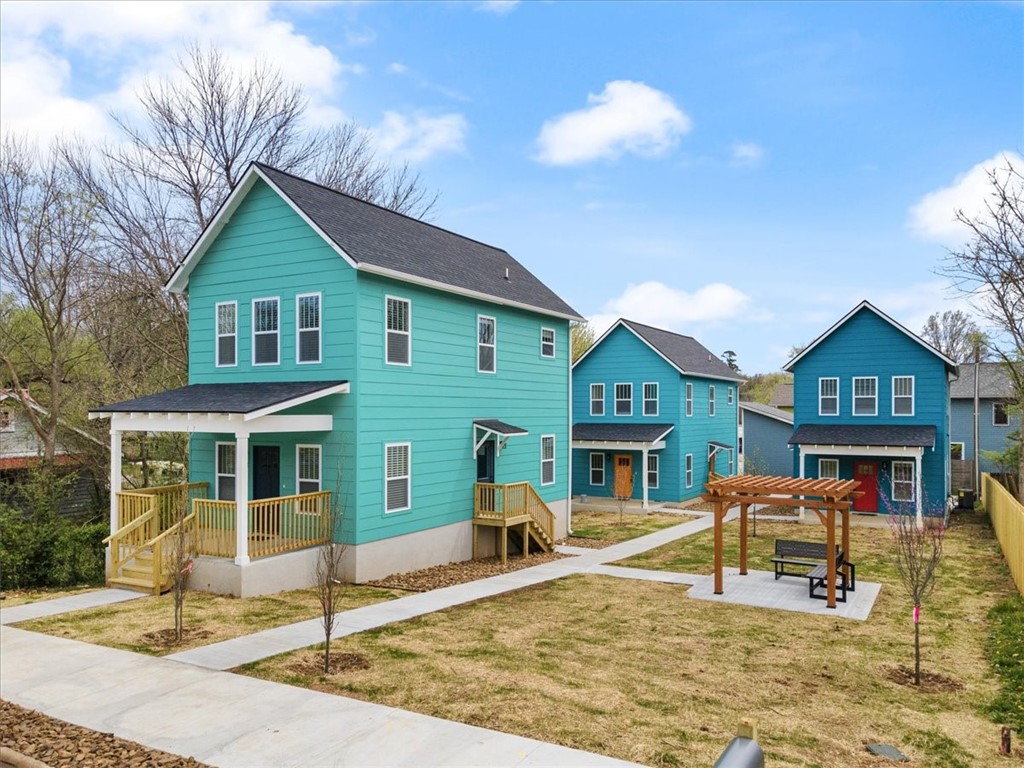 Brand new construction! The cottages on 5th are located in the Jennings Plus neighborhood and suited for the downtown lifestyle. Each house has a nice yard and access to a common amenity area. Both off street and on street parking is available.
These single-family homes have great natural light with energy efficient windows, in house stacked washer and dryer, and several flex spaces for study nook or hobby areas. The kitchen has an eating area and granite countertops. The place has a spacious living and dining room and powder room with custom built in shelving. The neighborhood is just minutes from all the good things that make South Fayetteville desirable. It is both walkable and bikeable to Fayetteville's downtown square, Block Street, Dickson Street, Mill District, U of A and so much more. Also, ample indoor storage which is great for bikes. There will be an outdoor fire pit in the common area as well.
Lawn care is included, small pets considered with deposit and monthly fees.