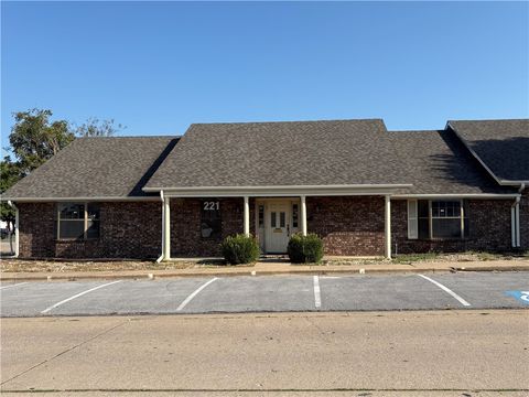 Photo of 221 W Chestnut Street, Rogers, AR 72756 (MLS # 1322528)